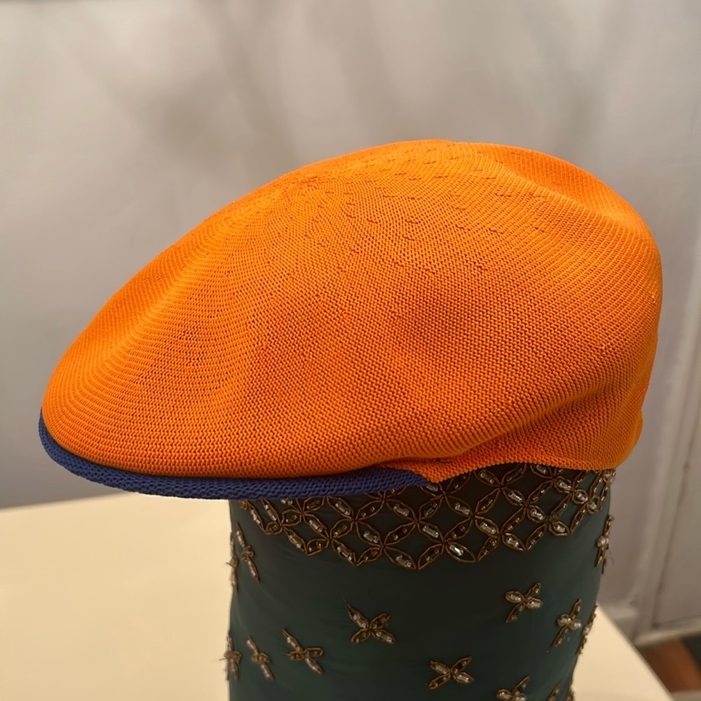 Orange and Blue 2-Tone Tropic Kangol Cap in Men’s Large. Great for a Knicks fan!